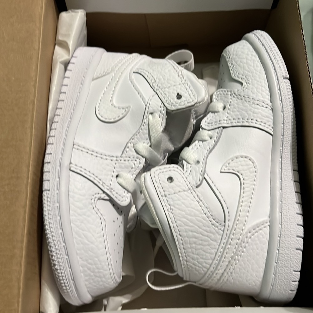 Jordan 1 White 8c